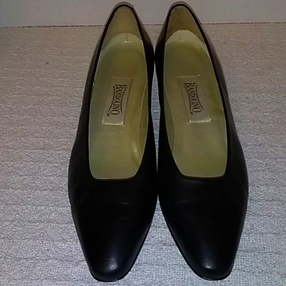Bandolino vintage one inch heels.